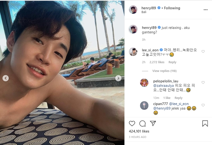 Goda Fans Tanah Air Saat Liburan Di Bali, Henry Lau: Aku Ganteng?