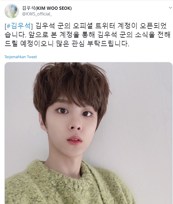 Buat Akun Twitter Resmi, Kim Wooseok Umumkan Penundaan Pembelian Tiket Jumpa Fans
