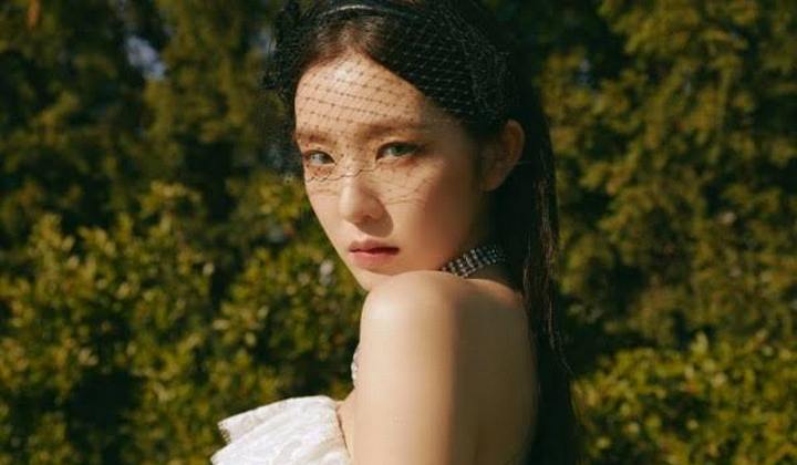 Foto: Dibalut Perhiasan Mewah, Penampilan Seksi Irene di 'Seoul Music Awards' Ternyata Jadi Sorotan