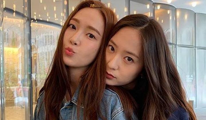 Foto: Unggah Foto Tiduran di Salju Bareng, Komentar Jessica Malah Sukses Bikin Krystal Sewot
