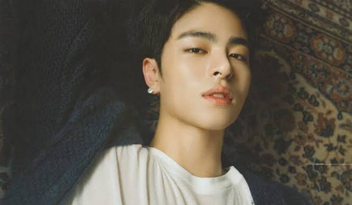 Foto: Telanjang Dada Pamer 'Roti Sobek' di IG, Junhoe iKON Disebut Bikin Perawan Mimisan