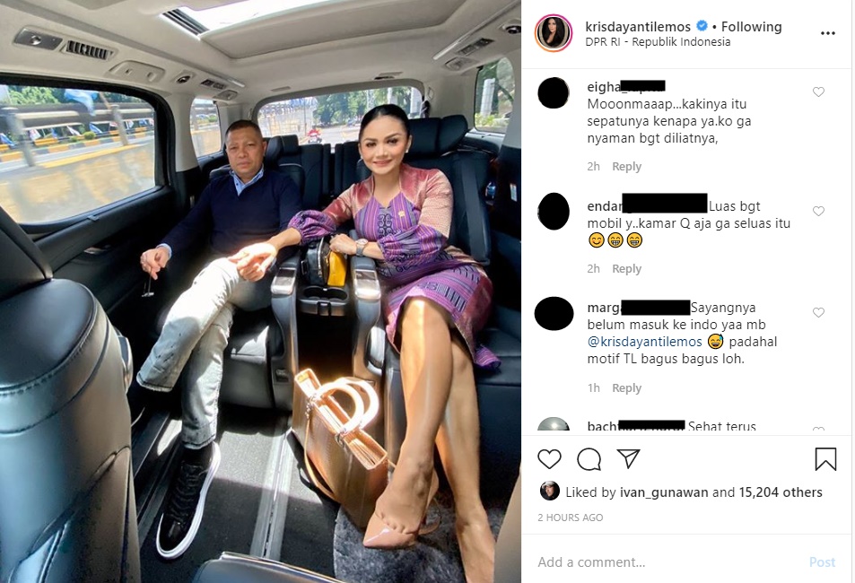 Romantis di Dalam Mobil Bareng Suami, Jari Kaki Krisdayanti Malah Bikin Salah Fokus