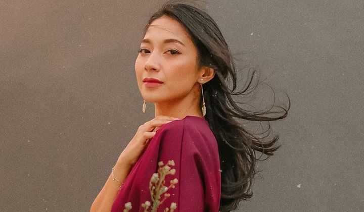 Foto: Gara-Gara Ini, Dinda Kirana Disebut Absen Kenakan Bra Saat Yoga Bikin Kaum Adam Gagal Fokus