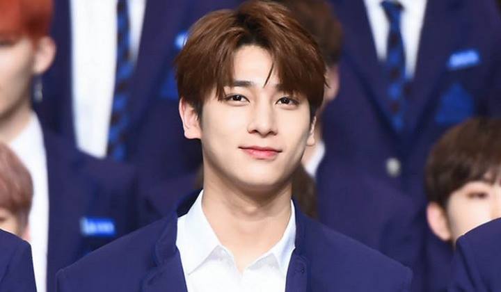 Foto: Lee Hangyul Pose Manyun Kelewat Ganteng Hingga Bikin Fans Jantungan