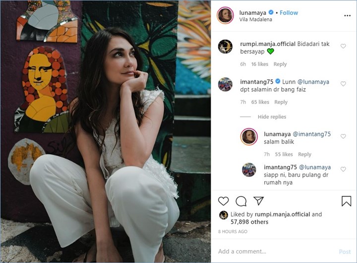 luna maya menjawab salam dari seorang pria