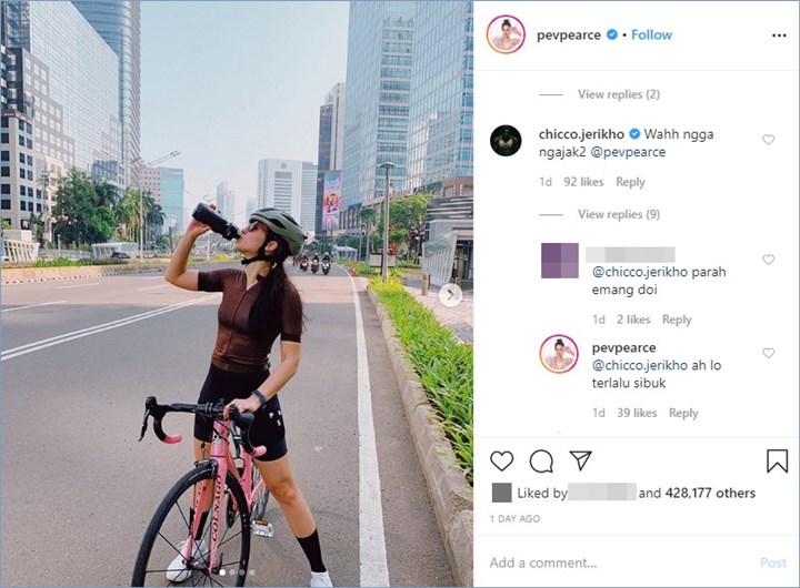 chicco jerikho dan pevita pearce saling membalas komentar