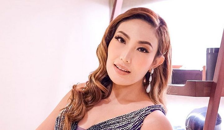 Foto: Ayu Dewi Tetap Bekerja di Tengah Pandemi Covid-19 Demi THR Para Pekerjanya
