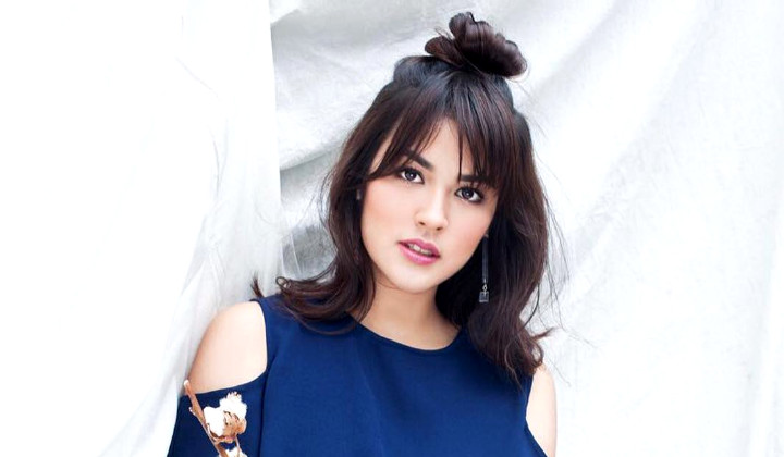 Foto: Wajah Tertutup Setengah, Paras Ayu Raisa Bikin Heran Tak Berkesudahan
