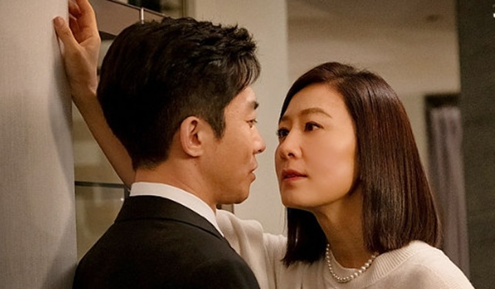 Foto: Kim Young Min Buka Suara Soal Adegan Ranjang Dengan Kim Hee Ae di 'The World of the Married'