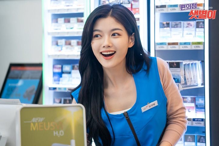 Kim Yoo Jung Jadi Penjaga Toko Cantik di ‘Backstreet Rookie’
