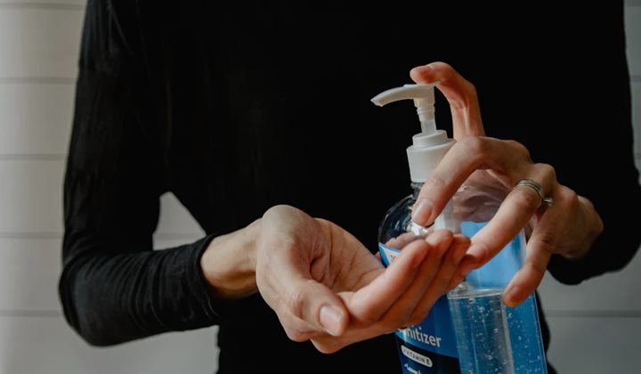 Pastikan Selalu Bawa Hand Sanitizer Saat ke Mal
