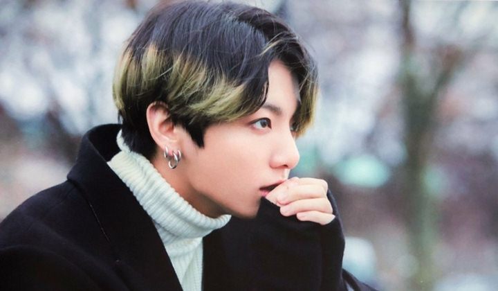 Foto: Jungkook Minta Maaf Ke Fans Atas Kontroversi Itaewon