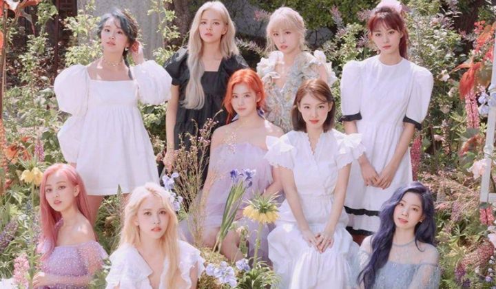 Foto: TWICE Ungkap Perasaan Usai Kembalinya Mina Untuk Berpromosi di Grup