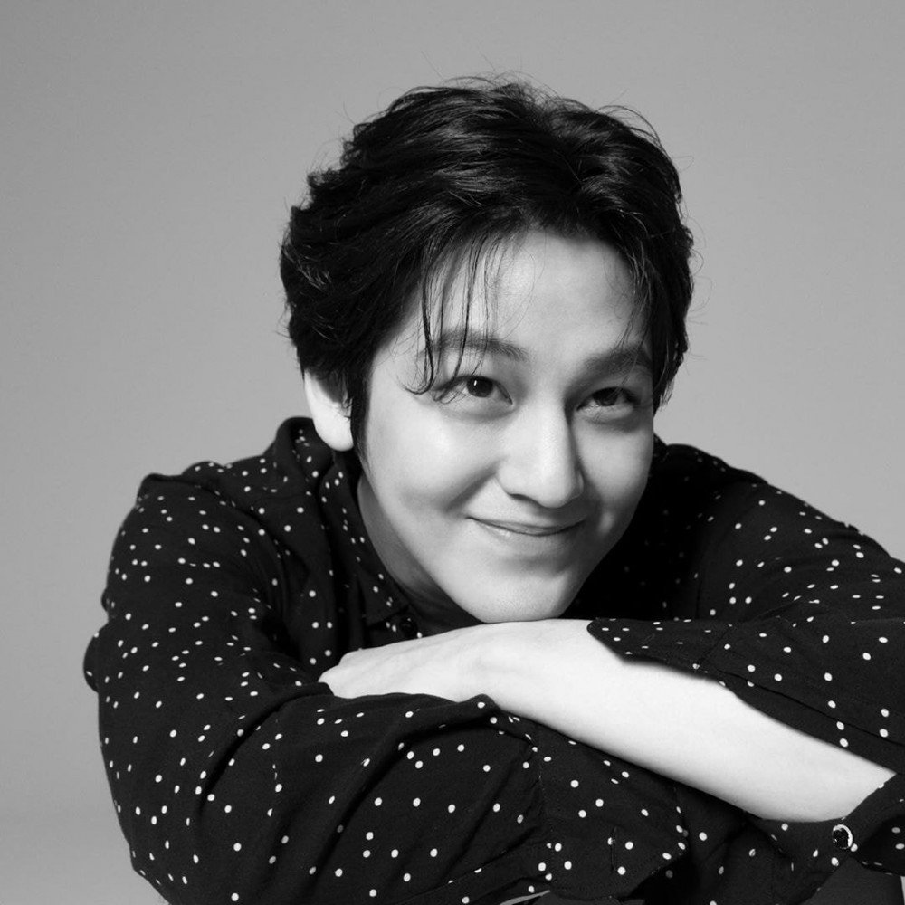 Makin Tampan dan Terlihat Awet Muda di Foto Terbaru, Pesona Kim Bum Kembali Pikat Fans