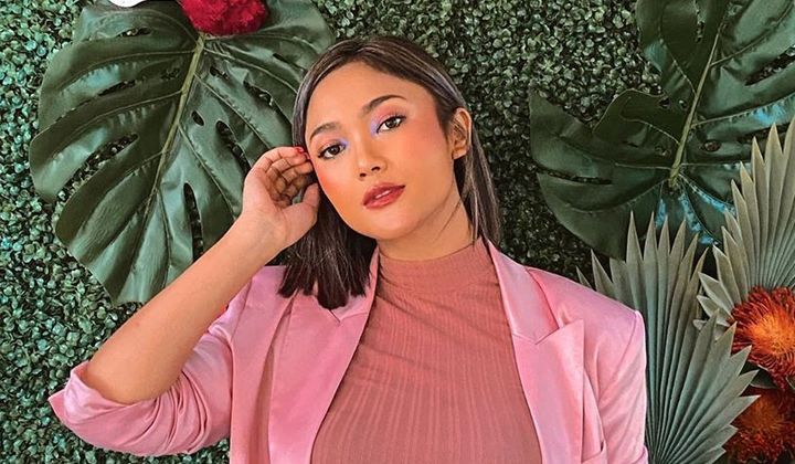 Foto: Sebut Keluarga, Marion Jola Umumkan Pacaran dengan Sang Gitaris Dennis Talakua?