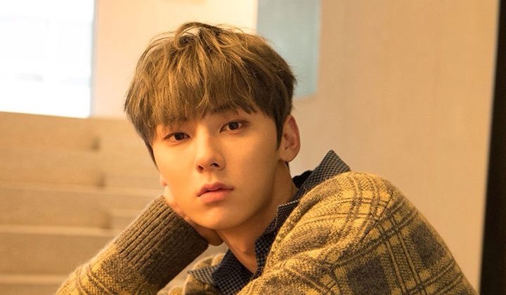 Foto: Hwang Minhyun NU'EST Pamer Pesona Visual di Lokasi Syuting Drama Terbaru