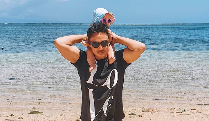 Foto: Hamish Daud Bebaskan Zalina Bermain di Alam Terbuka, Tuai Komentar Begini