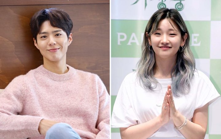 Foto: Karaoke Hingga Hujan-Hujanan, Asyiknya Park Bo Gum-Park So Dam Nikmati Masa Muda di 'Record of Youth