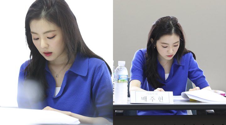 Biasa Lincah di Panggung, Irene Red Velvet Serius Baca Naskah \'Double Patty\' Curi Perhatian