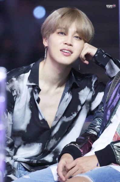 Sehun dan Jimin Pakai Baju Kembaran, Komentar EXO-L dan ARMY Jadi Sorotan