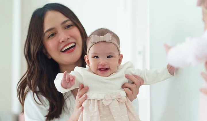 Foto: Momen Shandy Aulia Terkejut Lihat Tumbuh Kembang Claire, Sudah Bisa Lakukan Ini di Usia 5 Bulan