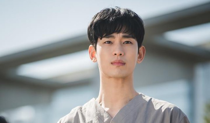 Foto: Kim Soo Hyun Lakukan Konsultasi Psikiatri Pertama di 'It's Okay To Not Be Okay'