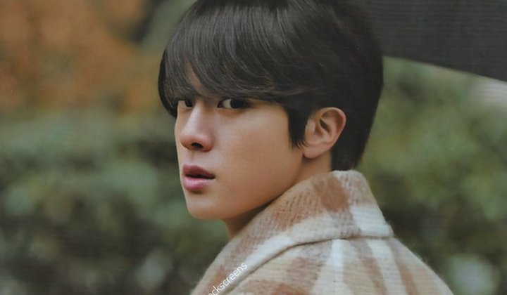 Foto: Digoda Oleh PD 'Run BTS', Jin Bikin Ngakak Usai Heboh Sendiri Hingga Kepalanya Kejedot Tembok