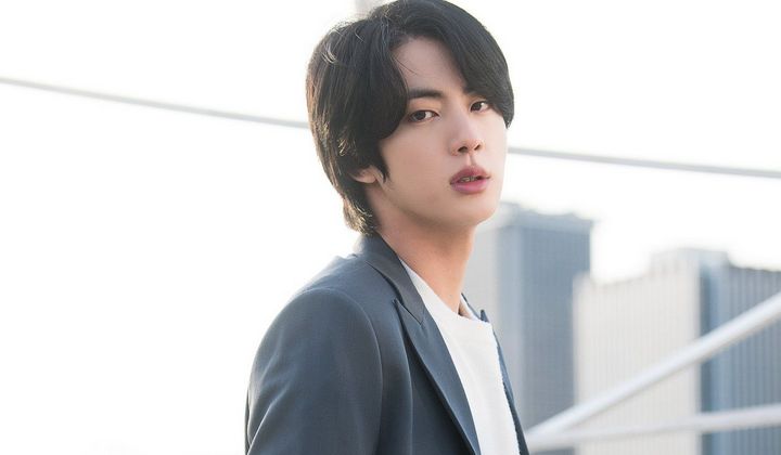 Foto: Bikin Heboh, Jin Datang ke Pesta Pernikahan Bareng Member BTS Ini