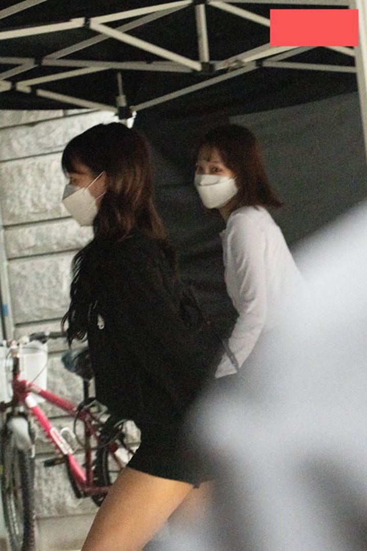 Foto Chaewon dan Yuri IZ