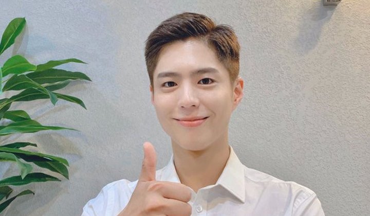 Foto: Park Bo Gum Hebohkan Fans Tulis Cuitan Berisi Lirik Lagu BTS