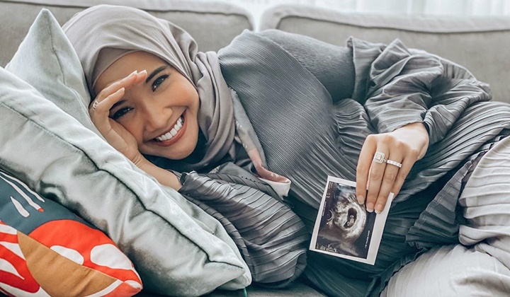 Zaskia Sungkar Akhirnya Hamil Setelah 9 Tahun Menanti