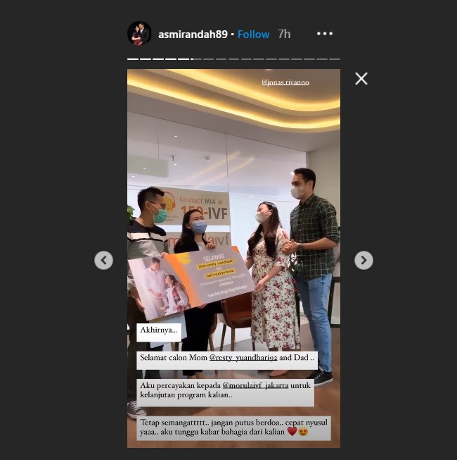 asmirandah dan jonas rivanno memberikan hadiah program bayi tabung untuk pasangan belum dikaruniai momongan lebih dari 1 tahun