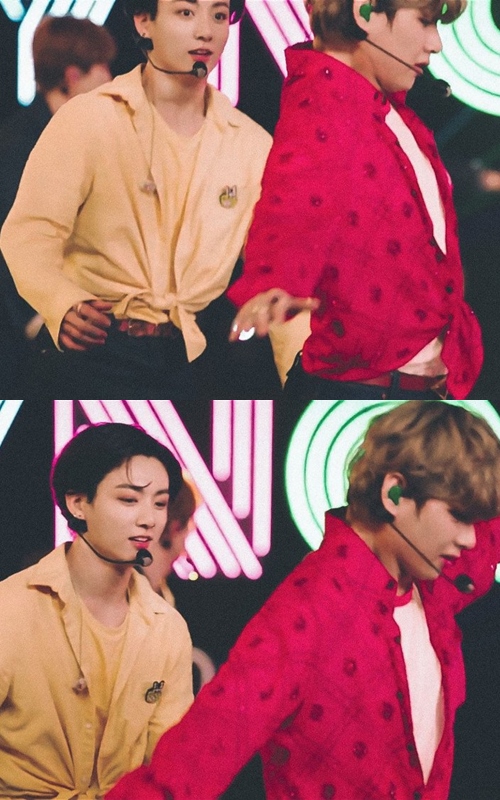 Momen Jungkook \'Tangkap\' V yang Hampir Jatuh di Area Roller Tuai Sorotan dan Bikin Gemas Fans