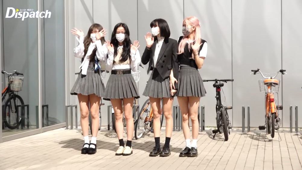 Tampil Pakai Kostum Bak Anak Sekolahan untuk Syuting \'Knowing Bros\', BLACKPINK Bikin Gemas