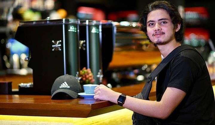 Aliando Putus Sekolah untuk Karier