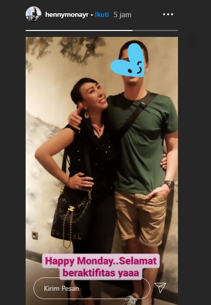 Belum Resmi Cerai dari Rio Reifan, Henny Mona Pamer Dicium Pria