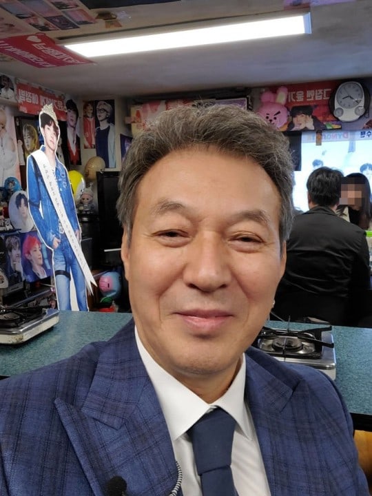 Terang-Terangan Jadi ARMY, Aktor Veteran Ini Tulis Postingan Untuk Jimin di Weverse