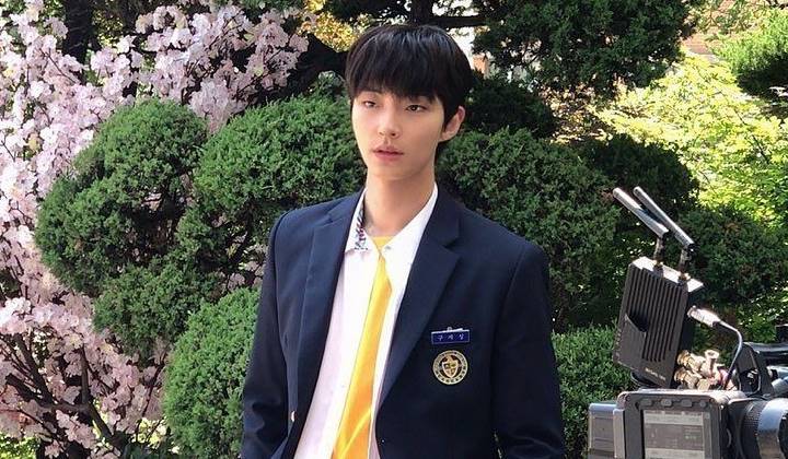 Foto: Unggah Momen di '18 Again', Hwang In Yeop Banjir Godaan Netizen