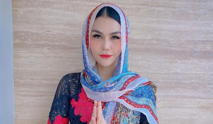 Foto: Putuskan Jadi Mualaf, DJ Katty Butterfly Bongkar Reaksi Pertama Sang Ibunda