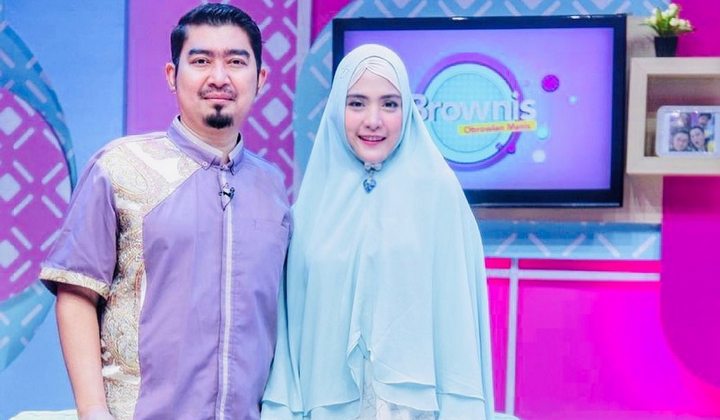 Foto: Rayakan Ultah Pernikahan ke-9, April Jasmine Kenang Aksi 'Heroik' Ustaz Solmed Vs Kecoak
