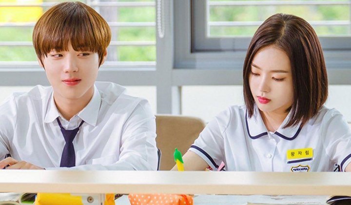 Foto: Park Ji Hoon dan Lee Ruby Cs Bertingkah Konyol di BTS 'Love Revolution'