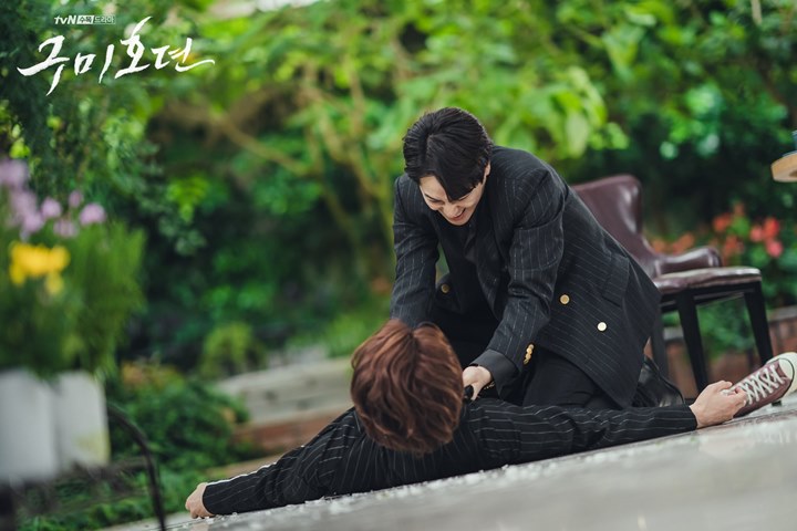 Kim Bum Libatkan Lee Dong Wook Dalam Pilihan Sulit di \'Tale of The Nine Tailed\'