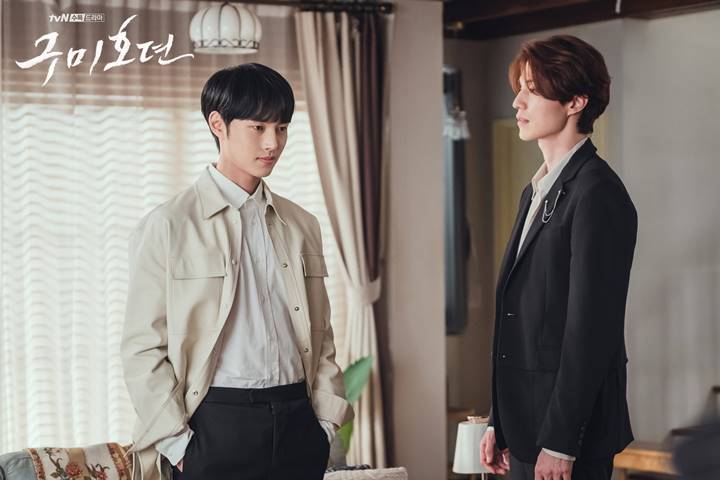 Lee Dong Wook dan Lee Tae Ri Lempar Pandangan Sinis di \'Tale of The Nine Tailed\'