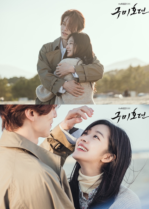 Lee Dong Wook-Jo Bo Ah Berbagi Pelukan Mesra Sambil Kencan di Pantai di \'Tale of the Nine-Tailed\'