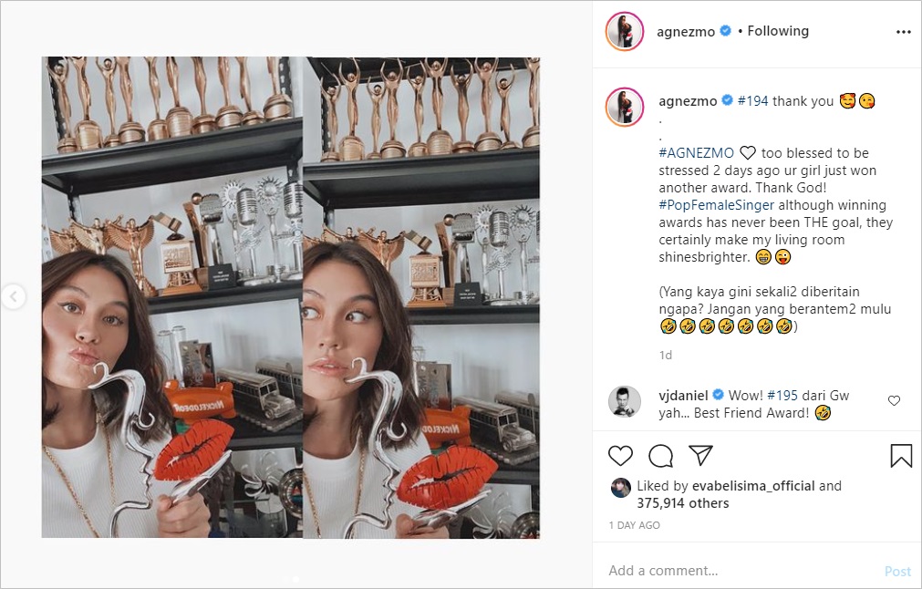 Agnez Mo Unjuk 194 Piala Penghargaan Bikin Kagum, Celetukan Daniel Mananta Curi Perhatian