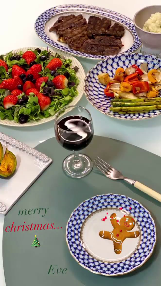 Pamer Makan Malam Natal, Fans Malah Heboh Soroti Harga Set Piring Keramik Wendy