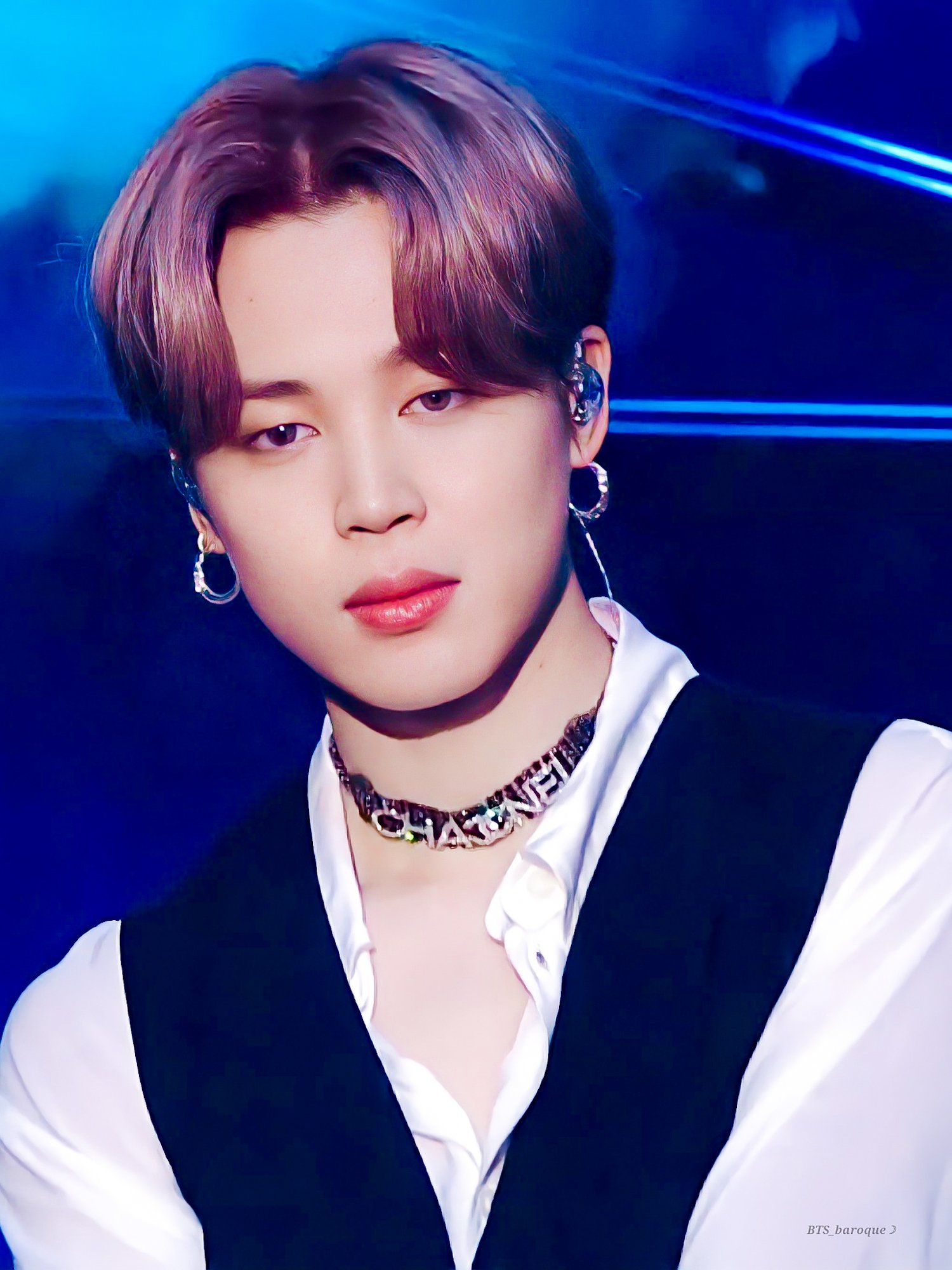 Kenakan Choker Chanel Saat Tampil di Golden Disc Awards, Jimin Sukses Tuai Sorotan