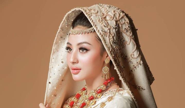 Foto: Jelang Nikah, Margin Wieheerm Tampil Beda dengan Baju Ala India di Acara Pengajian