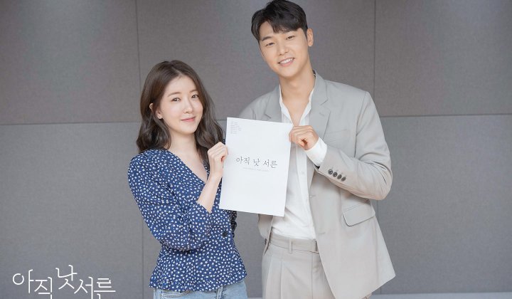 Foto: Jung In Sun dan Kang Min Hyuk Bangun Chemistry di 'How To Be Thirty'