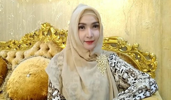 Foto: Roro Fitria Tegaskan Hijab Bukan Penghalangnya Sebagai DJ: Kita Jualan Musik, Bukan Lekuk Tubuh!